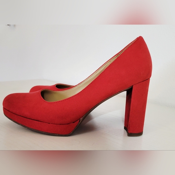 Naturalizer Red Women's Pumps - Picture 5 of 11